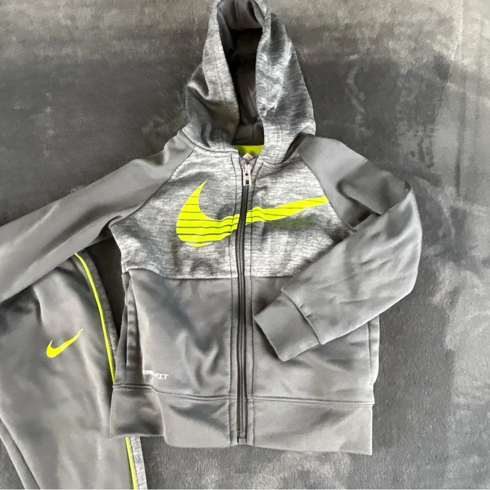 Nike Therma Fit Track Suit Hoodie & Pants Set‎ Toddlers 2T Gray
